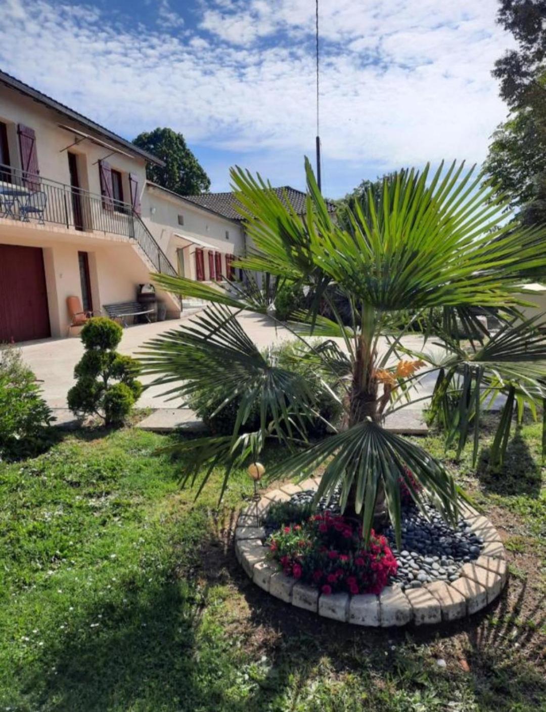 Sencenac-Puy-de-Fourches Charmant Logement Entier A La Campagne מראה חיצוני תמונה